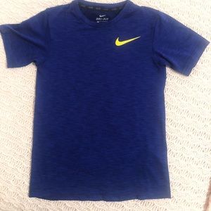 Boys Nike Dri Fit T-shirt size Y Small 8/9